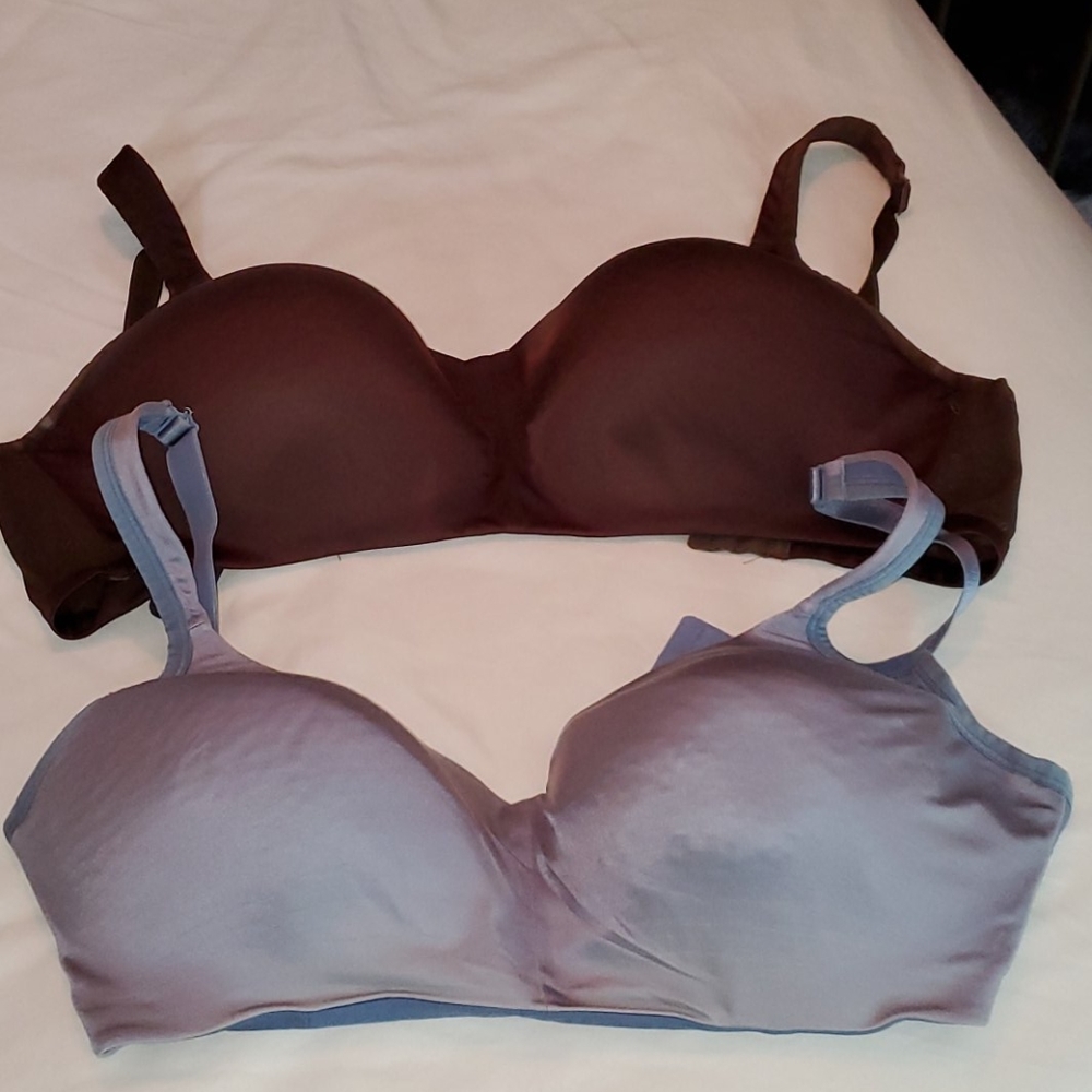 Bundle Of 2 Cacique (Lane Bryant) bras. LOT OF 2 40DDD bras